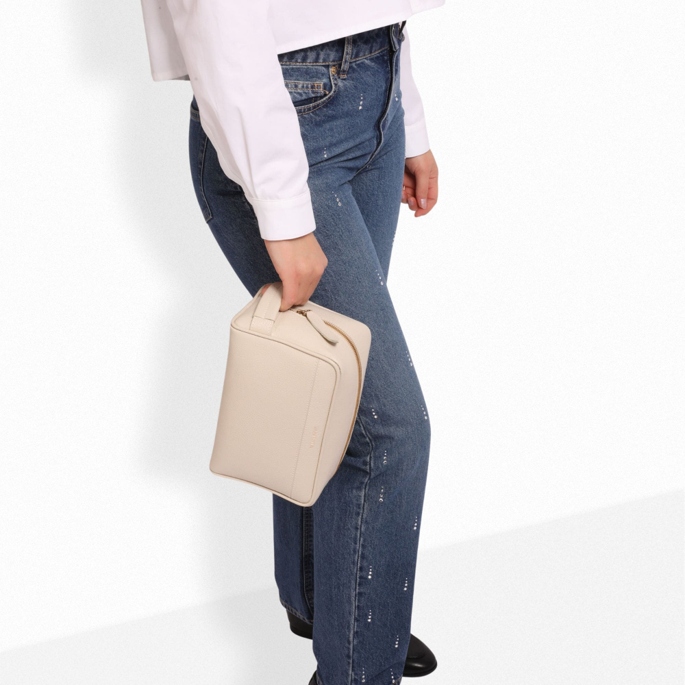 Toiletry bag made of calfskin cream